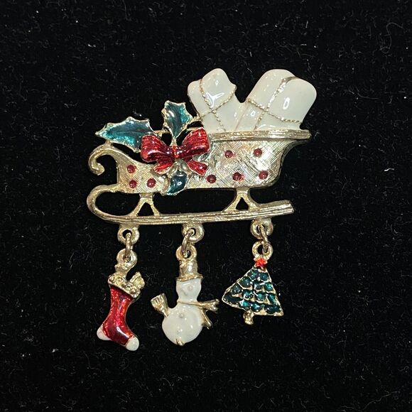 Unbranded Jewelry - Vintage Christmas Brooch Sleigh with Gifts & 3 Dangles Enamel Pin